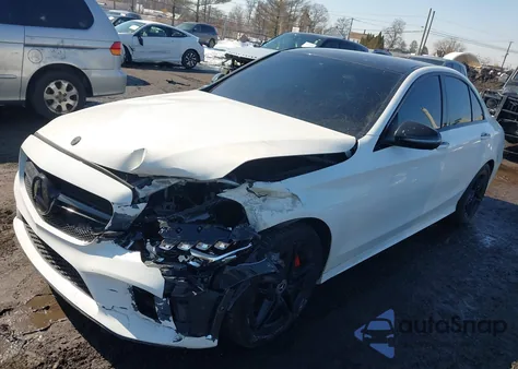 2019 Mercedes-Benz C 300 4Matic z USA, uszkodzony, nr VIN 55SWF8EB4KU310012
